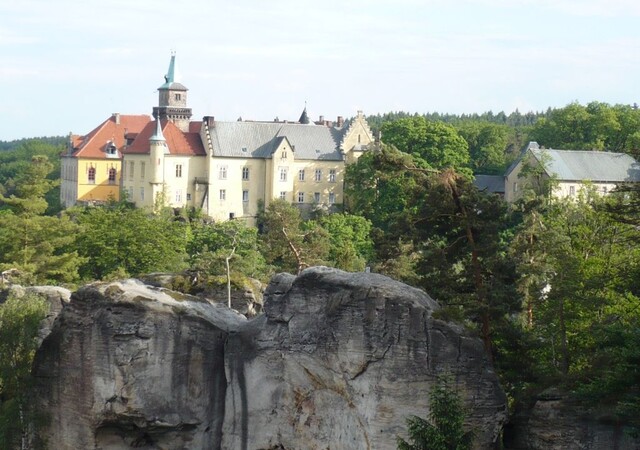 tn_Zamek_Hruba_Skala,_pohled_z_vyhlidky 2